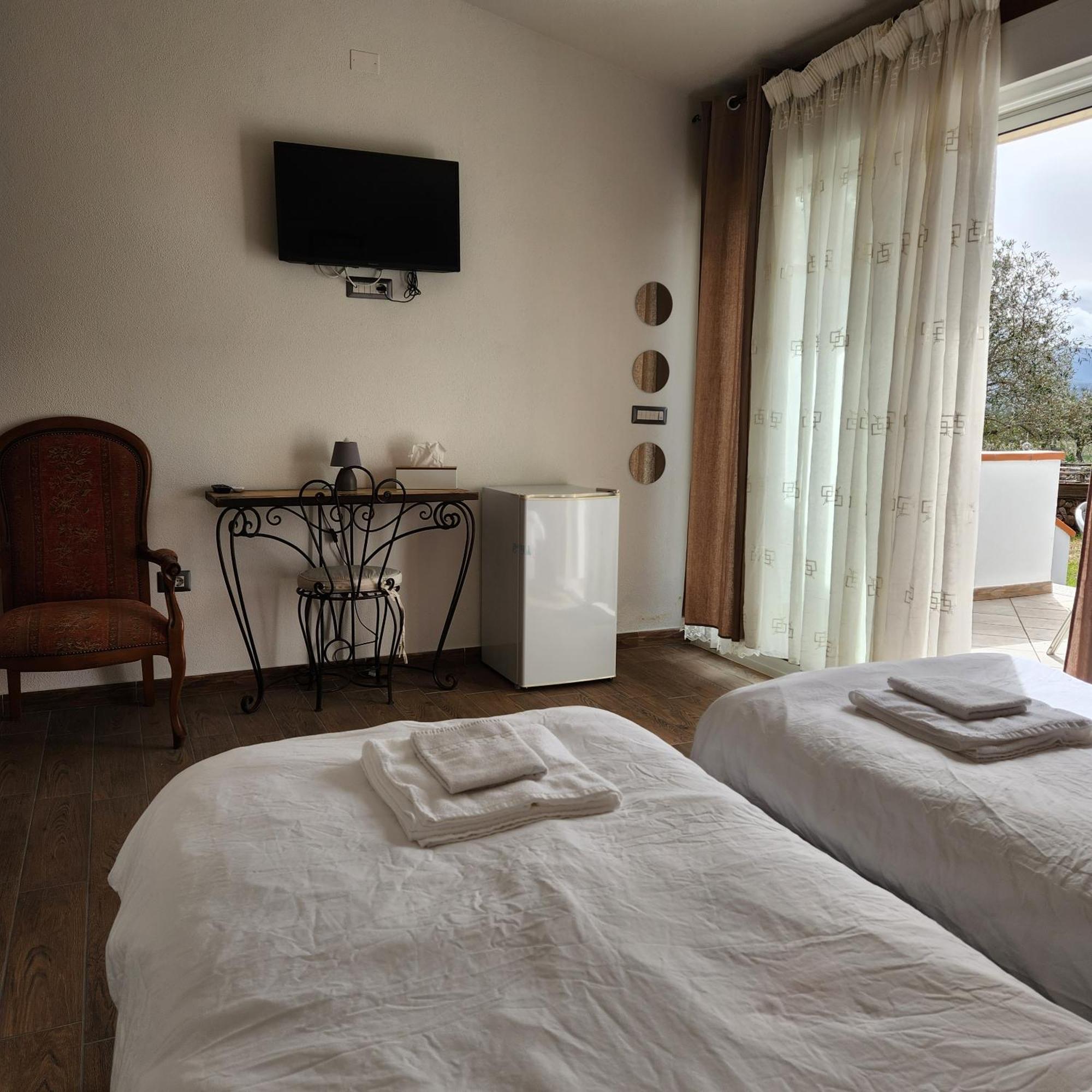 Iloghe Di Marras Hotel Loculi Ngoại thất bức ảnh