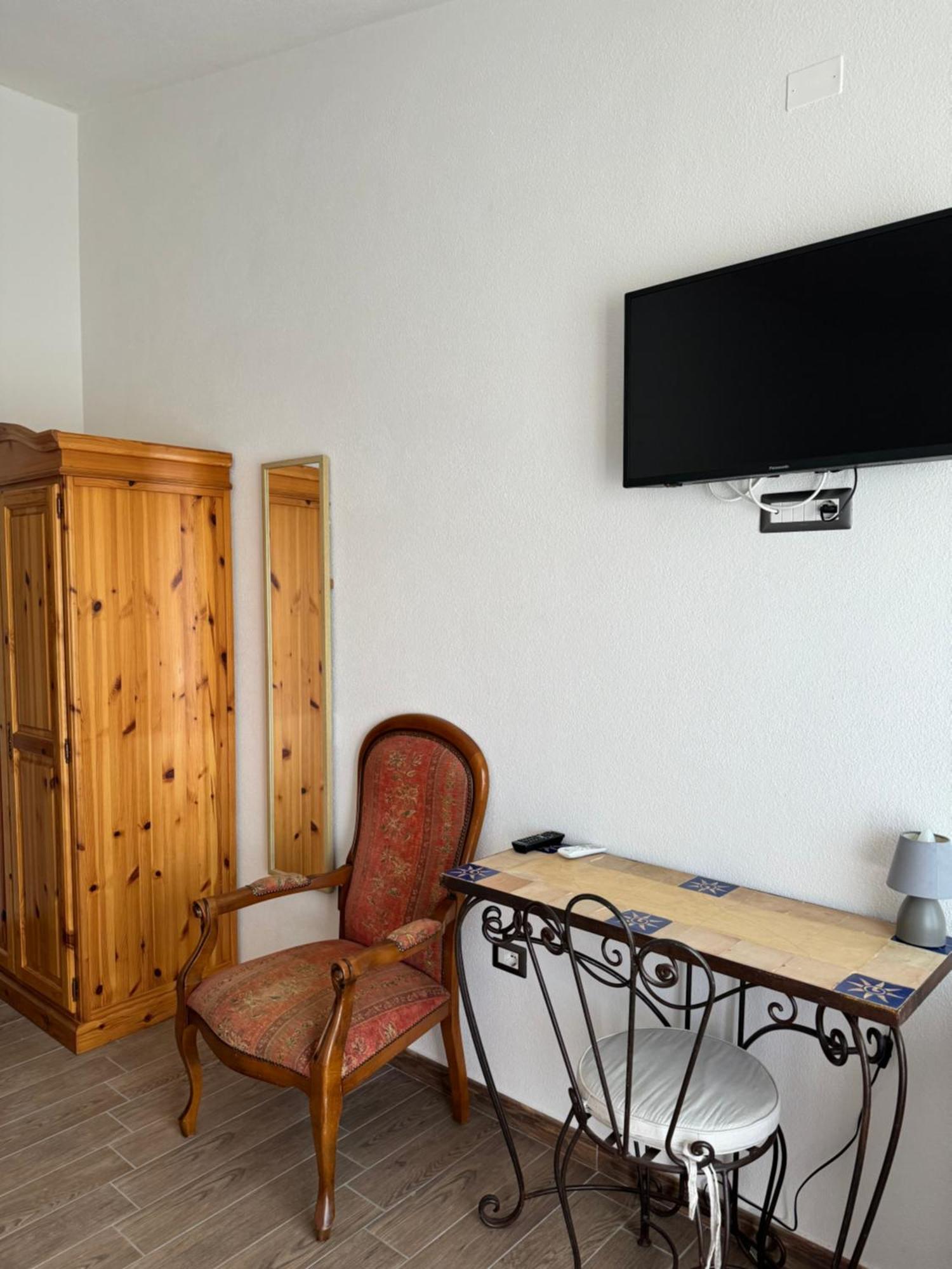 Iloghe Di Marras Hotel Loculi Ngoại thất bức ảnh
